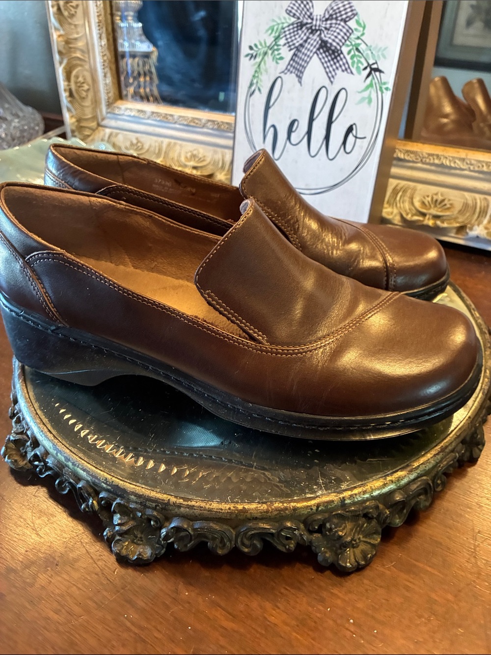 Genuine Clark’s Women’s  Classic Brown Leather Slip-OnShoes 9 M